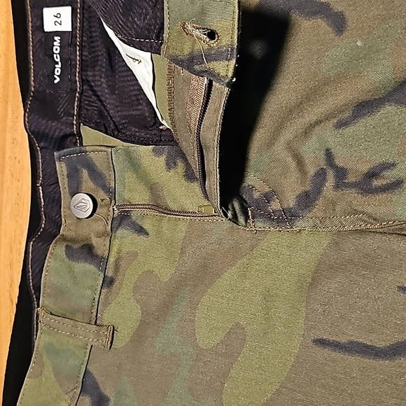 VOLCOM VMONTY STRETCH SHORTS - GREEN COMBO: VARIOUS SIZES - Picture 9 of 13